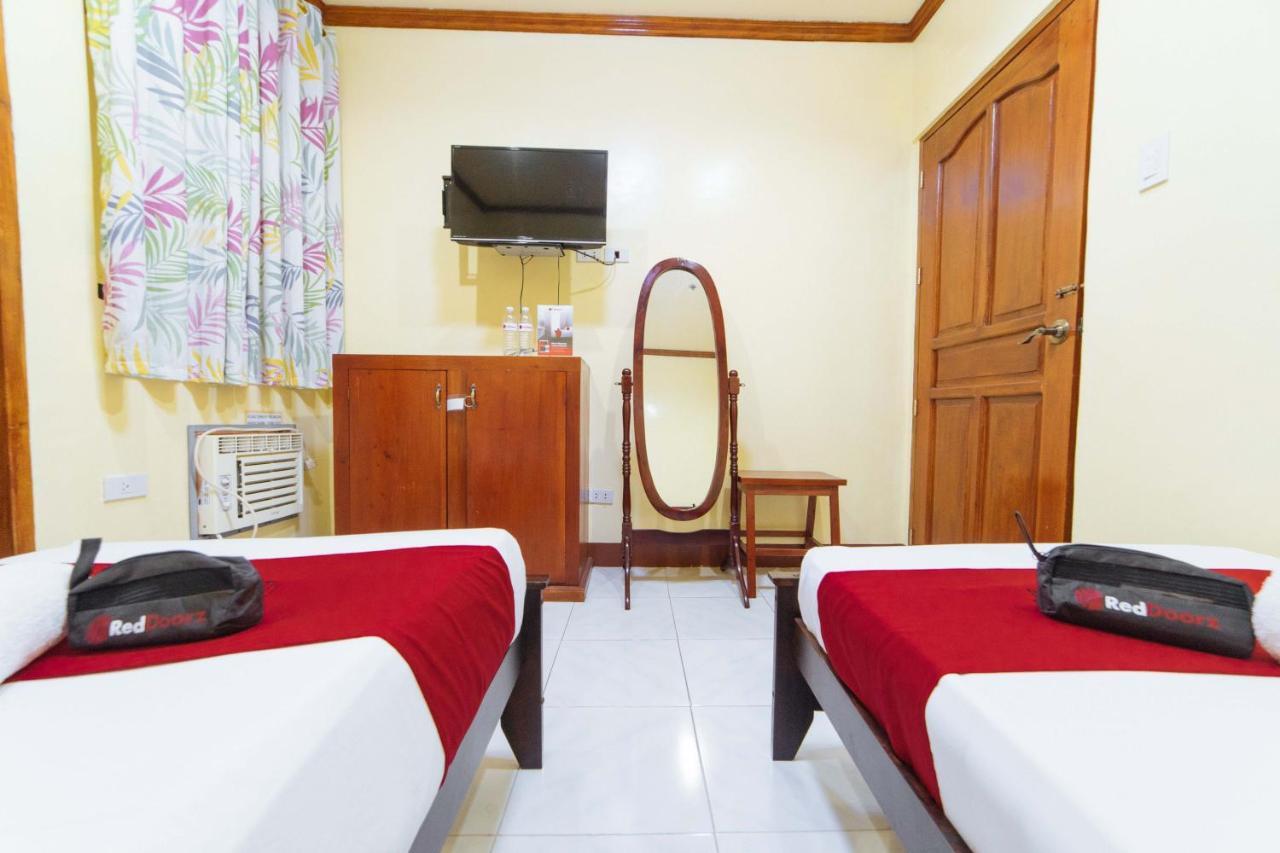 Reddoorz Near Golden Sarok Shrine Hotel Kalibo Exterior foto