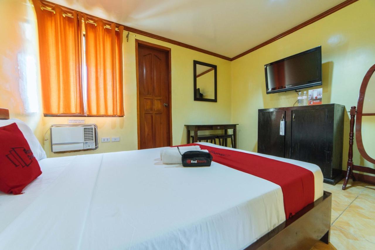 Reddoorz Near Golden Sarok Shrine Hotel Kalibo Exterior foto